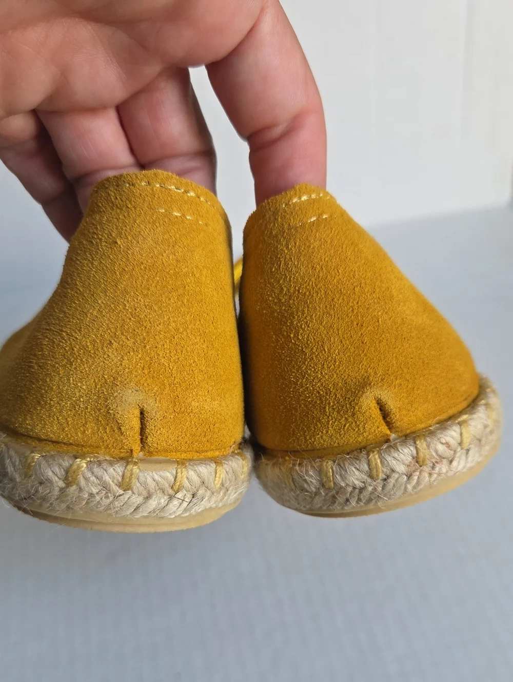 N/A comfortable yellow